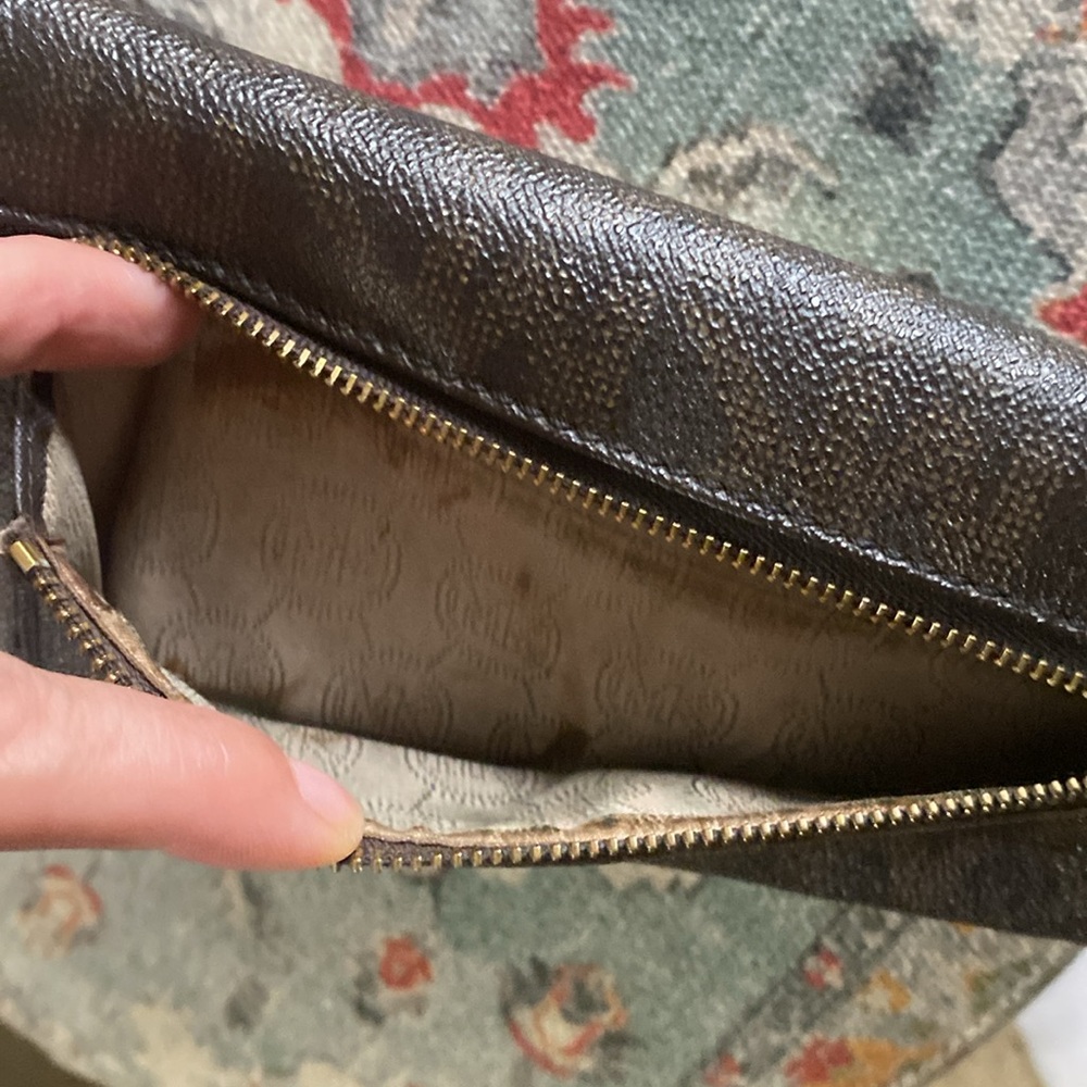 MICHAEL KORS WALLET & CHECK BOOKLET COVER - Picture 8 of 8